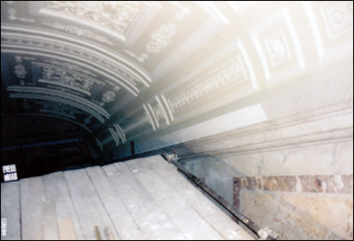 Decorazione a finto marmo di canale aggiunte per impianto di illuminazione e restauro della marmoridea della Scala PIO IX - Vaticano - Pietro Rosa.