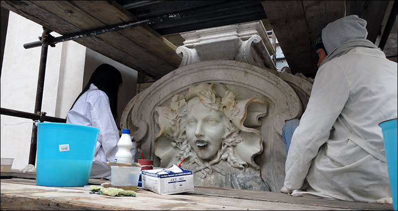 Restauratori di marmi.