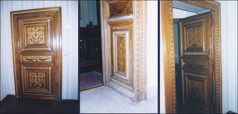 Restauri di porte dorate con oro zechino - Radio Vaticana in Vaticano.