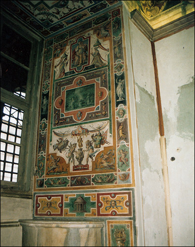 Restauro di affreschi.