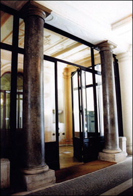 Restauro di colonne in marmoridea.