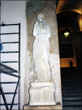 Restauro di statue in marmo. Scalone d’onore di Palazzo Chigi a Roma.