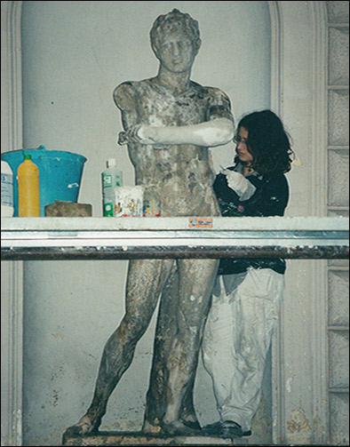 Restauro statua in marmo in via Firenze 48 a Roma.
