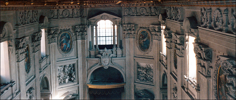 Restauro stucchi, navata centrale della Basilica di San Giovanni in Laterano a Roma.